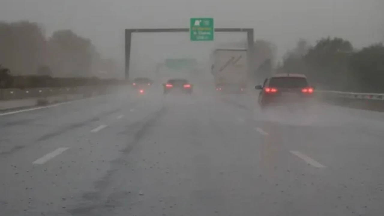 تحذير لـ 5 محافظات.. الأرصاد تعلن موعد وصول الرياح المثيرة للأتربة غدًا